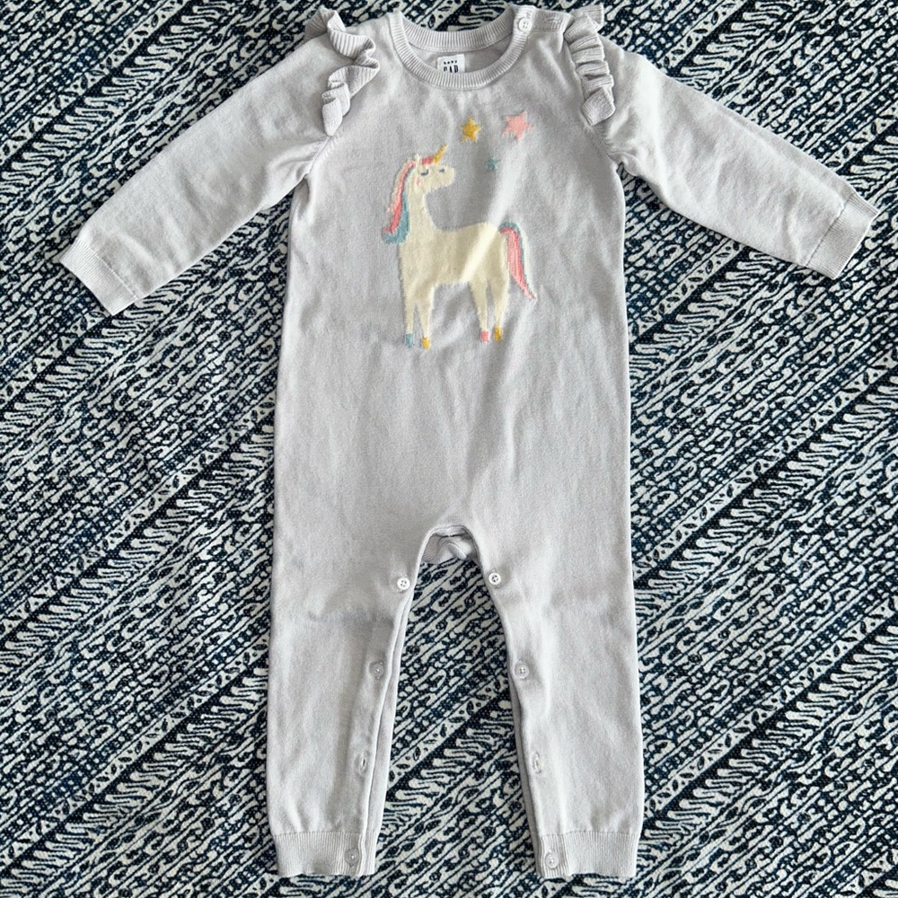 Baby Gap cotton sweater outfit, like new. Size 18-24 months